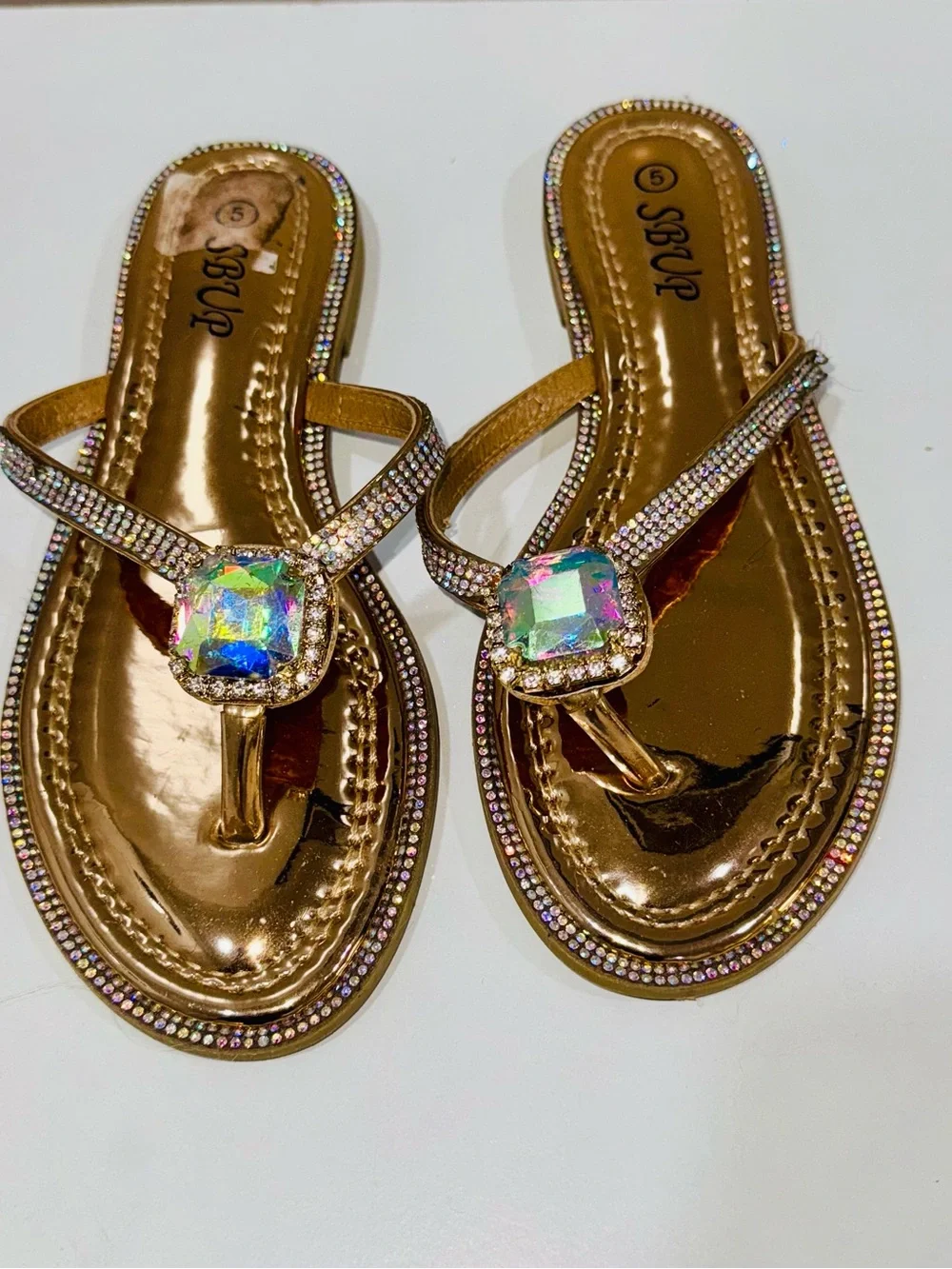 Women’s Gold Jeweled Rhinestone Thong Sandals Size 5 New Bling Flip Flops